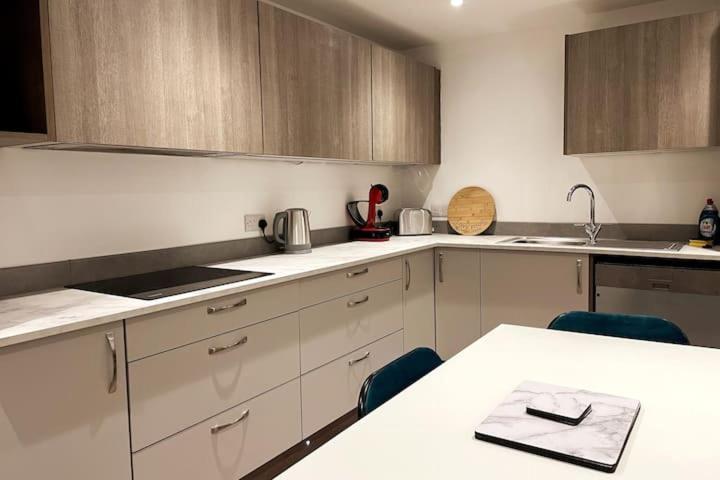 Lovely 3 Bedroom Apartment With Private Garden In Edinburgh City Centre Dış mekan fotoğraf