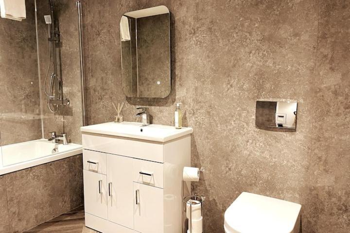Lovely 3 Bedroom Apartment With Private Garden In Edinburgh City Centre Dış mekan fotoğraf